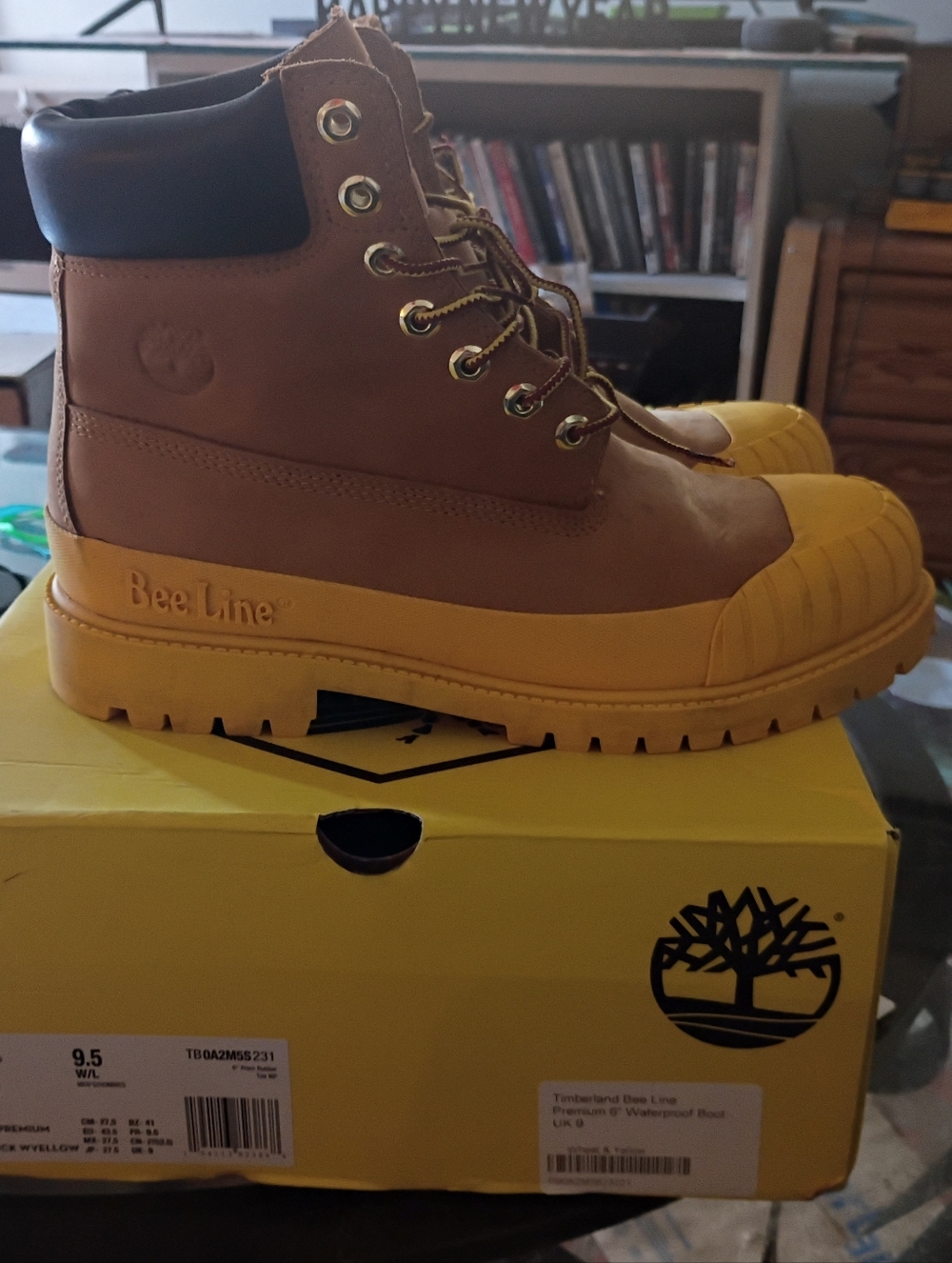 Timberland Bee Line Tan Work Boots with Yellow Soles - Picture 3 of 6